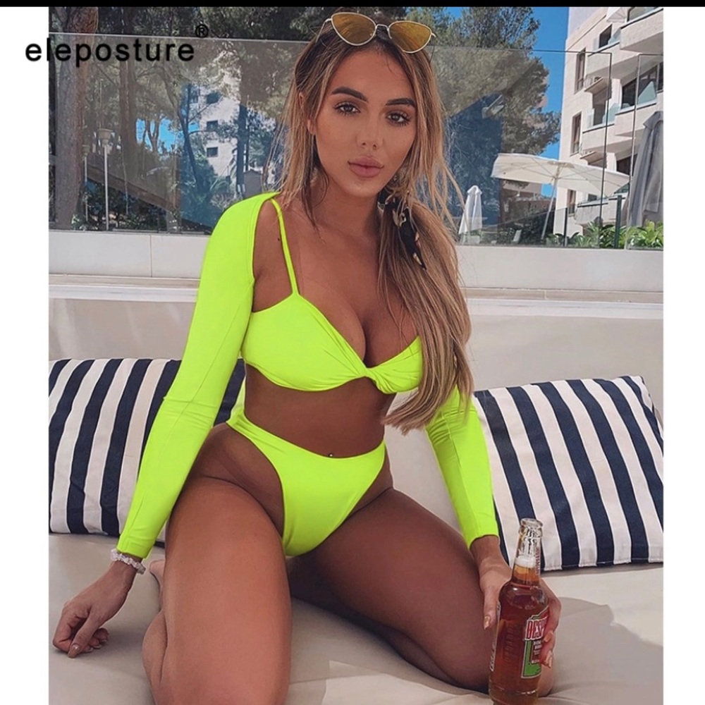 Bikini - Picture 4 of 8